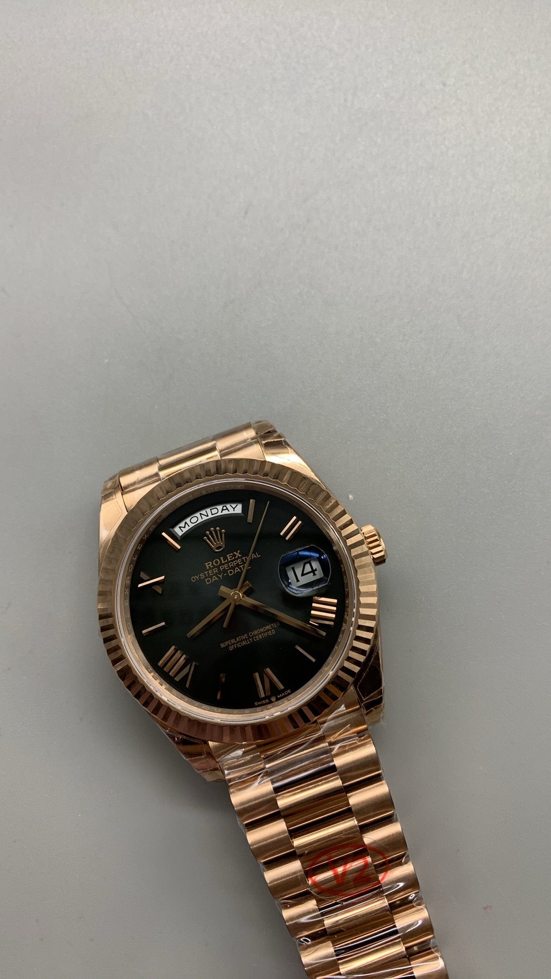 Rolex Day-Date 40 – Olive Green Dial VSF SUPER CLONE – 228235 – Fluted Bezel – President Bracelet
