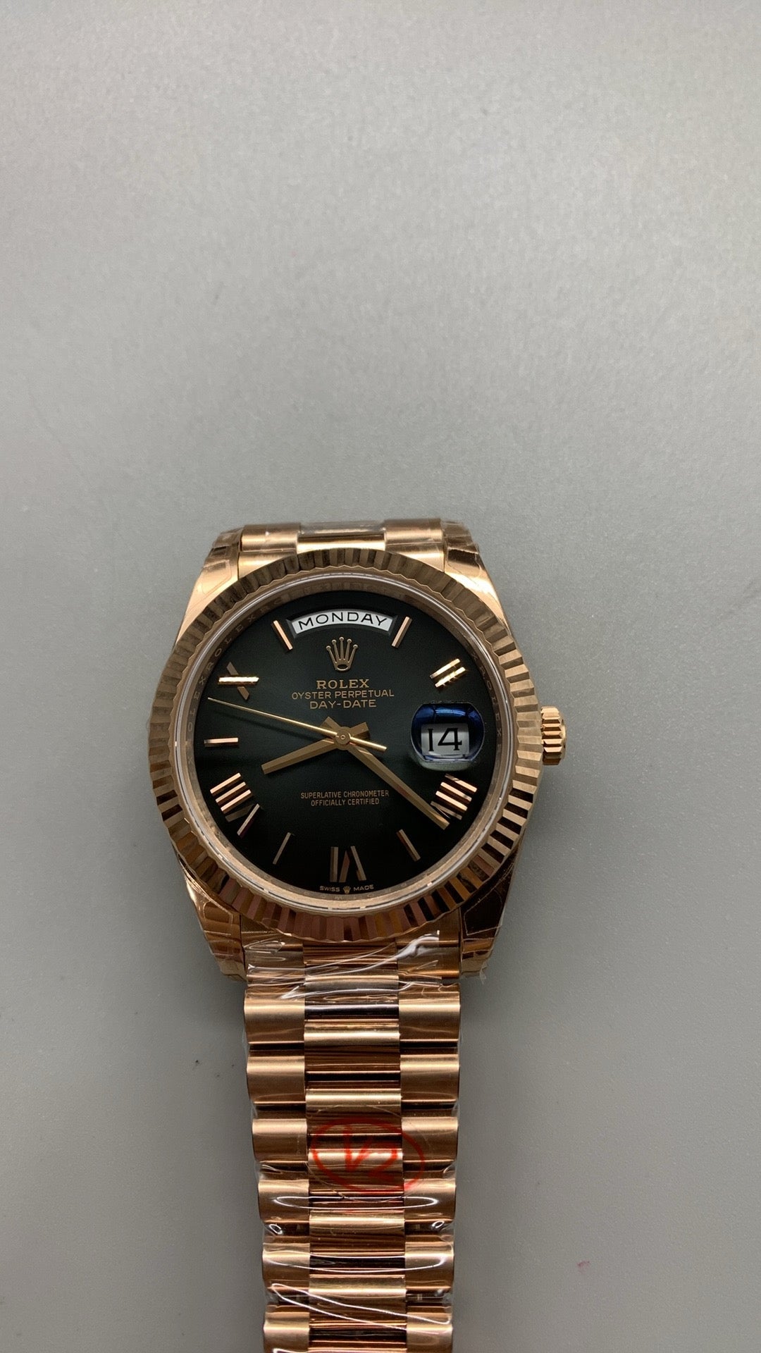 Rolex Day-Date 40 – Olive Green Dial VSF SUPER CLONE – 228235 – Fluted Bezel – President Bracelet