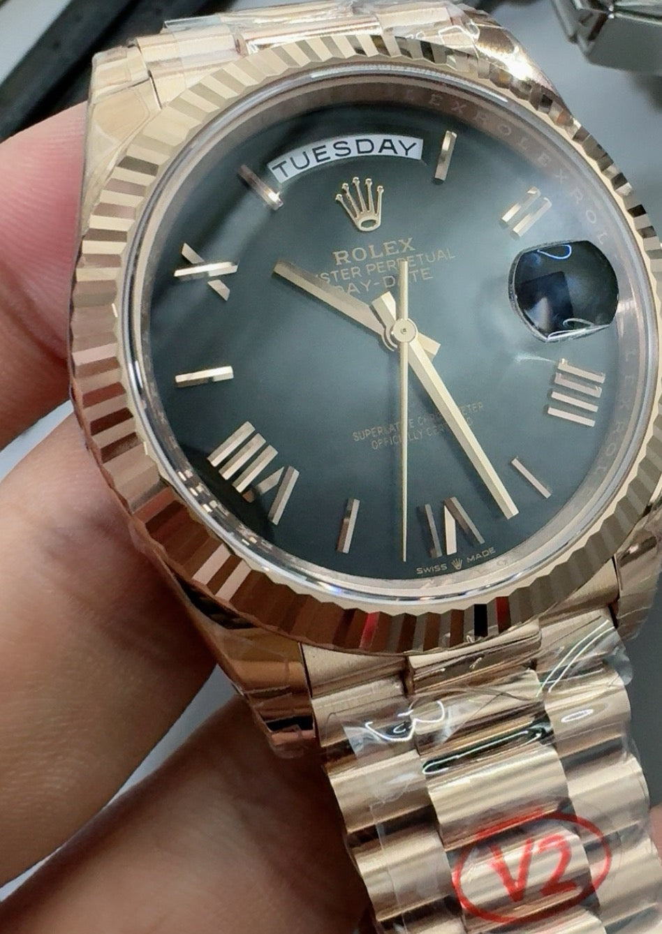 Rolex Day-Date 40 – Olive Green Dial VSF SUPER CLONE – 228235 – Fluted Bezel – President Bracelet
