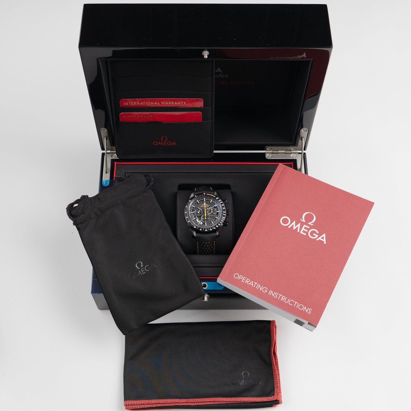 Omega Speedmaster 311.92.44.30.01.001 Dark Side of the Moon Apollo 8 Edition Black Ceramic Black Dial (2021)