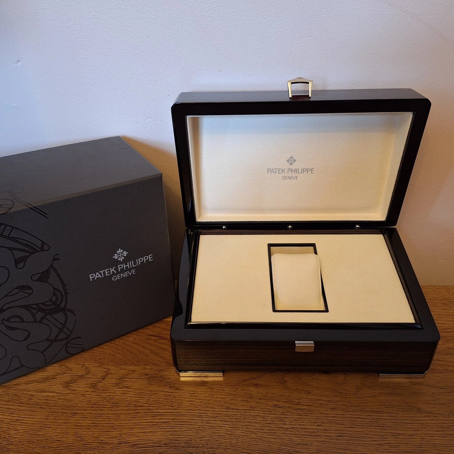 Patek Philippe Watch Box & Pappers