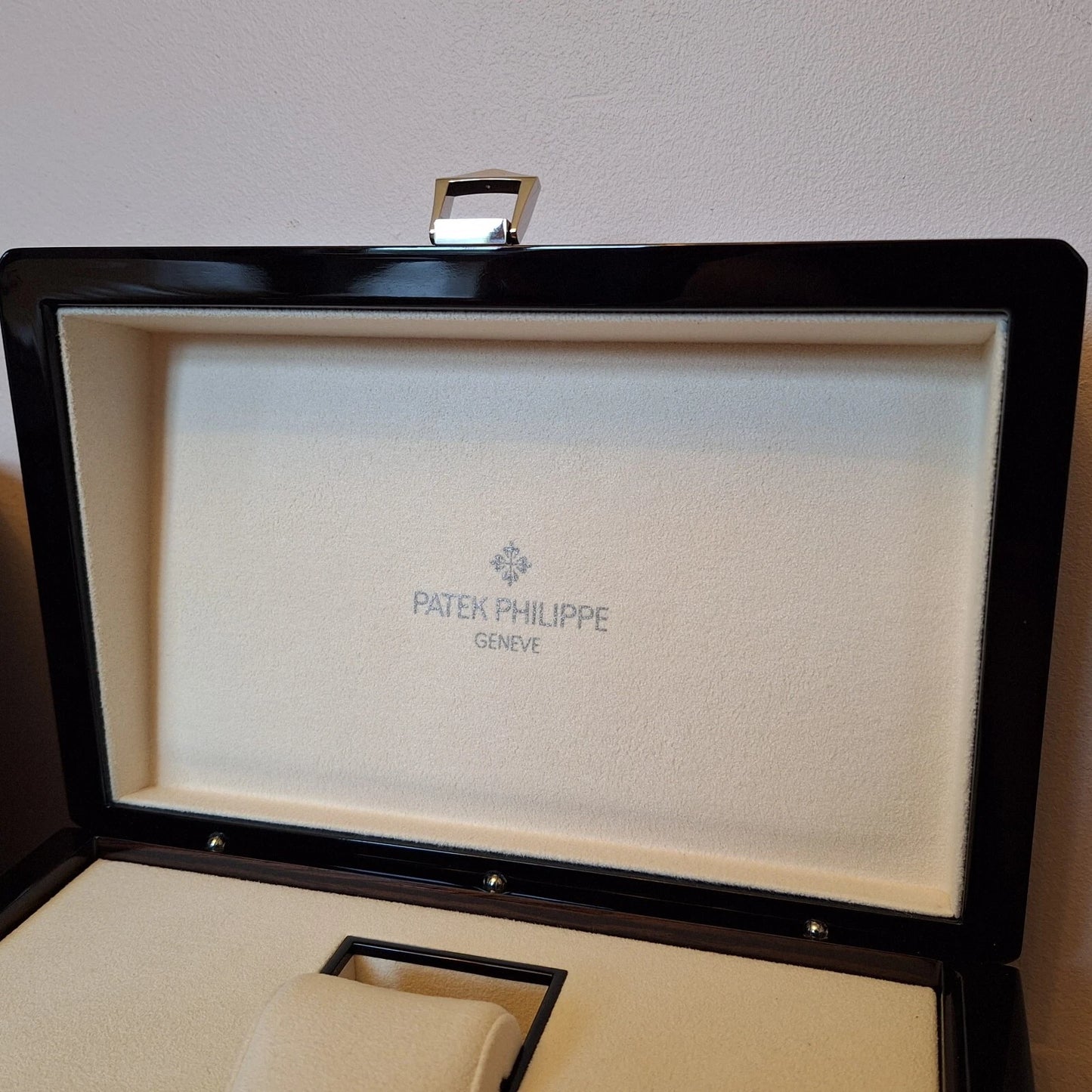 Patek Philippe Watch Box & Pappers
