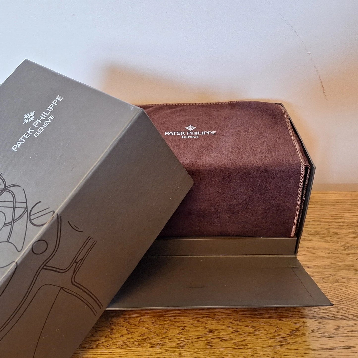 Patek Philippe Watch Box & Pappers